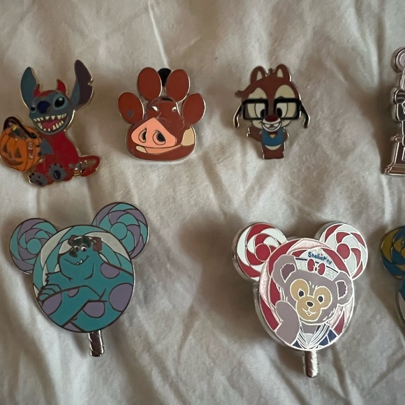Random Disney pins - Picture 3 of 13